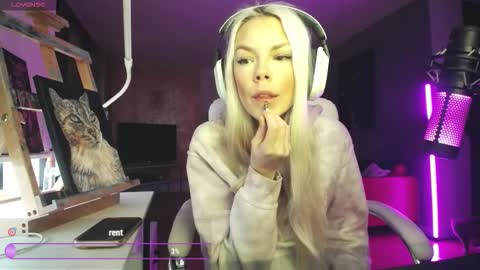 stage Kylie Sinner  brand CLITBAIT online show from March 3, 7:48 am