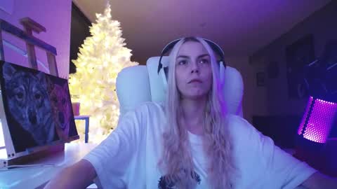 stage Kylie Sinner  brand CLITBAIT online show from November 18, 12:46 am