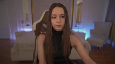 tinynataliee online show from March 1, 2:21 pm