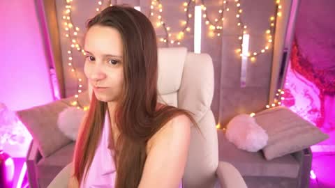 tinynataliee online show from June 3, 6:16 am