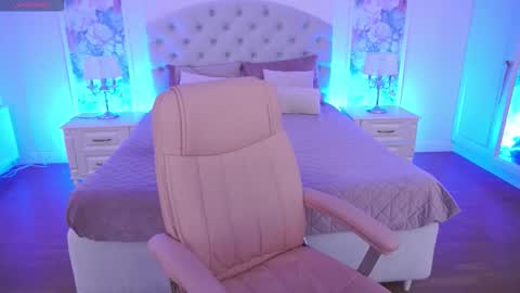 tinynataliee online show from March 20, 3:39 pm