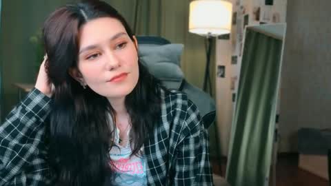 Polly online show from April 18, 1:24 pm