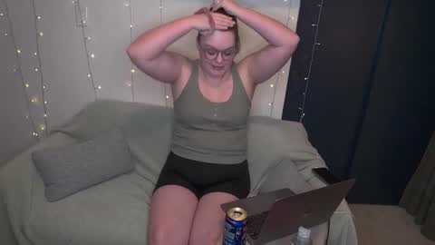 Tippy online show from December 22, 3:22 am