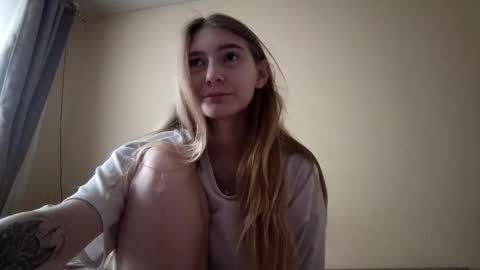 Hi Im Carry 18 years old online show from November 7, 7:11 am