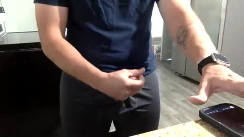 Snapshot of tnich28 chatting on October 13, 10:12 pm tnich28 online show from October 13, 10:12 pm