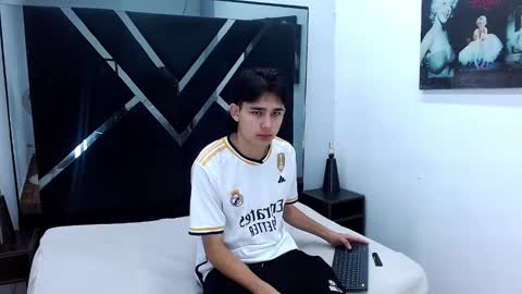 tom_0002 online show from December 5, 12:03 pm