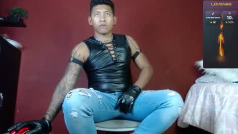 Tom online show from February 19, 2:33 am