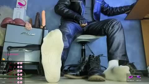 Tom online show from April 19, 2:34 am