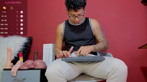 Tom online show from October 28, 1:28 am