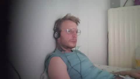 tomekwrona23 online show from May 2, 4:57 pm