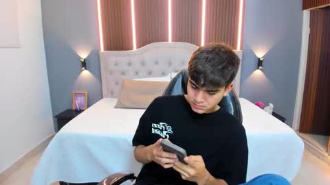 Tommy  online show from November 12, 3:53 am