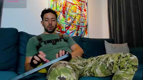 tommy_raym0ndg online show from December 1, 1:25 am