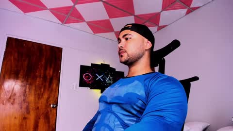 tommy_sccott online show from January 24, 3:43 am