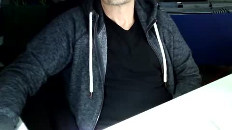 Tom online show from December 10, 1:22 pm