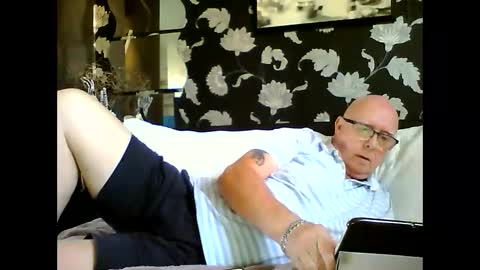 tonywest200519492 online show from September 11, 7:20 am