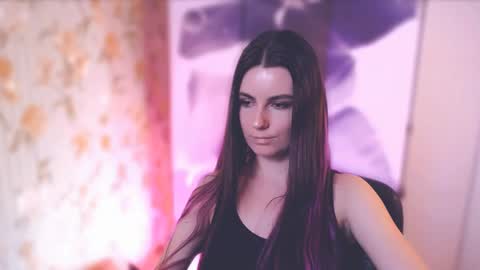 Elizabeth online show from February 25, 1:53 pm