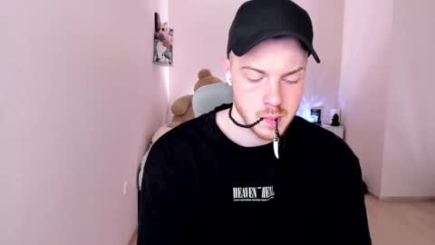 Snapshot of toohornyserj chatting on March 12, 12:42 am toohornyserj online show from March 12, 12:42 am