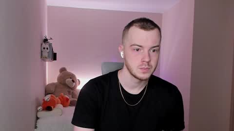 Snapshot of toohornyserj chatting on December 21, 10:51 pm toohornyserj online show from December 21, 10:51 pm