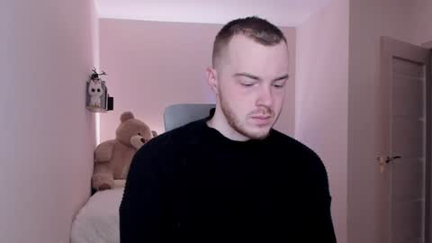 Snapshot of toohornyserj chatting on December 24, 10:28 pm toohornyserj online show from December 24, 10:28 pm