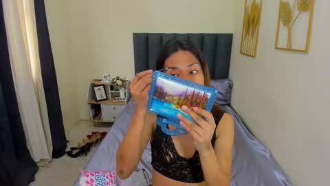 toptranshannah online show from November 18, 1:52 am