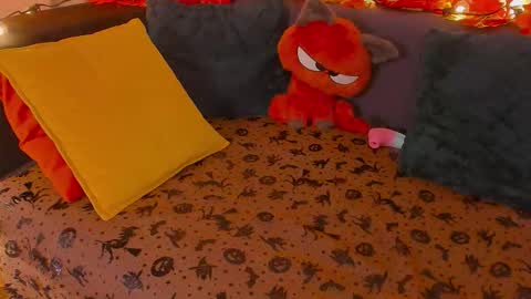 Tori online show from October 31, 10:04 am