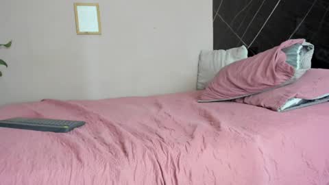 Tori and Mad online show from December 3, 7:39 pm