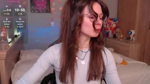 toxkiss online show from February 16, 9:40 am