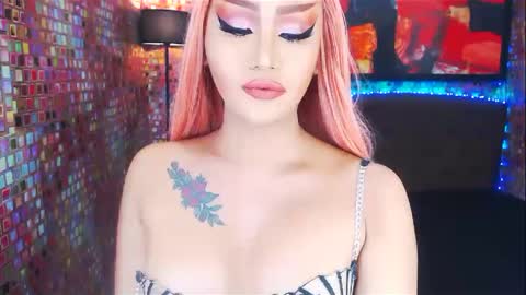 Snapshot of transplayfullolivia chatting on February 7, 9:15 pm KYLIE BELLA TS online show from February 7, 9:15 pm