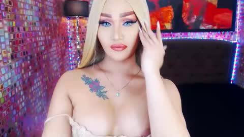 Snapshot of transplayfullolivia chatting on February 27, 10:22 am KYLIE BELLA TS online show from February 27, 10:22 am