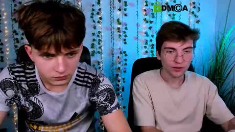 Snapshot of travis_wolf_ chatting on October 12, 7:16 pm Travis online show from October 12, 7:16 pm