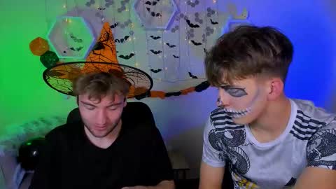 Travis online show from October 23, 6:42 pm