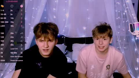 Snapshot of travis_wolf_ chatting on September 30, 7:46 pm Travis online show from September 30, 7:46 pm