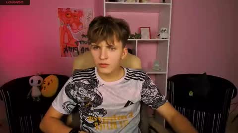 Snapshot of travis_wolf_ chatting on September 8, 7:13 pm Travis online show from September 8, 7:13 pm