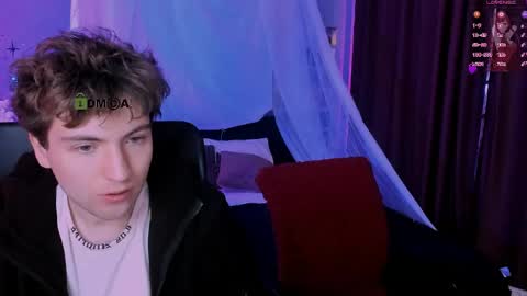 Travis online show from April 23, 8:44 am