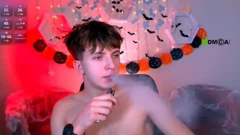 Snapshot of travis_wolf_ chatting on October 20, 7:19 pm Travis online show from October 20, 7:19 pm