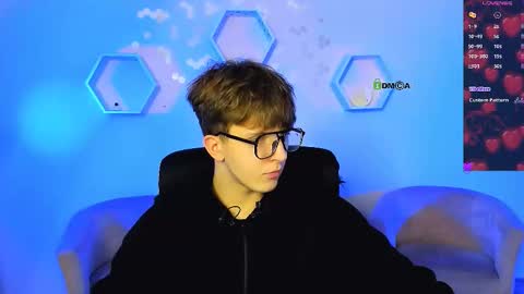 Travis online show from December 1, 8:29 pm