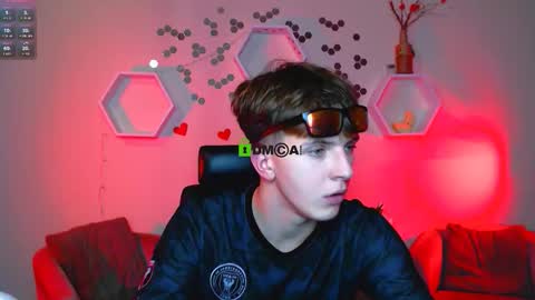 Snapshot of travis_wolf_ chatting on October 15, 7:04 pm Travis online show from October 15, 7:04 pm