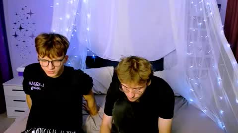 Snapshot of travis_wolf_ chatting on October 19, 7:18 pm Travis online show from October 19, 7:18 pm