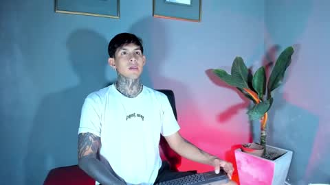 TRAV - INDEPENDENT MODEL online show from February 27, 9:25 pm