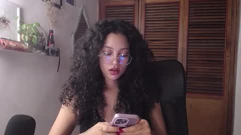 Snapshot of treasuresz chatting on September 25, 11:56 pm Emily online show from September 25, 11:56 pm