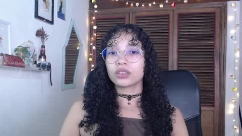 Snapshot of treasuresz chatting on January 25, 5:51 pm Emily online show from January 25, 5:51 pm
