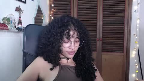 Snapshot of treasuresz chatting on January 25, 8:53 pm Emily online show from January 25, 8:53 pm
