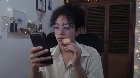 Snapshot of treasuresz chatting on February 25, 5:40 pm Emily online show from February 25, 5:40 pm