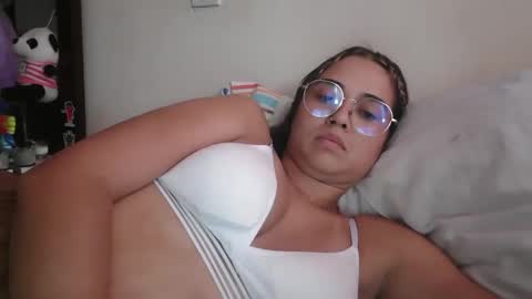 triana_bell online show from April 12, 6:34 pm