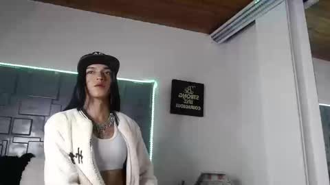 trinity_knox online show from September 24, 4:25 pm