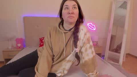 Mia online show from January 12, 6:31 am