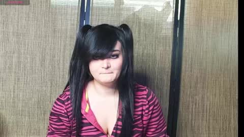 trixiedoescamcam online show from January 27, 2:24 pm