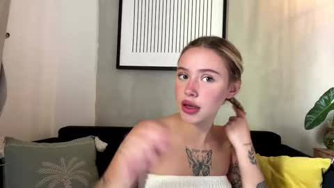 Mia online show from February 1, 5:04 am