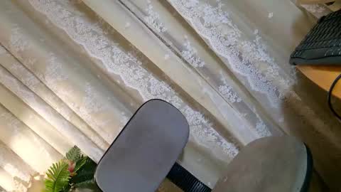 Chloe online show from December 3, 8:48 am