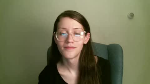 Snapshot of ts_librarian chatting on October 25, 12:44 am Elisabeth online show from October 25, 12:44 am